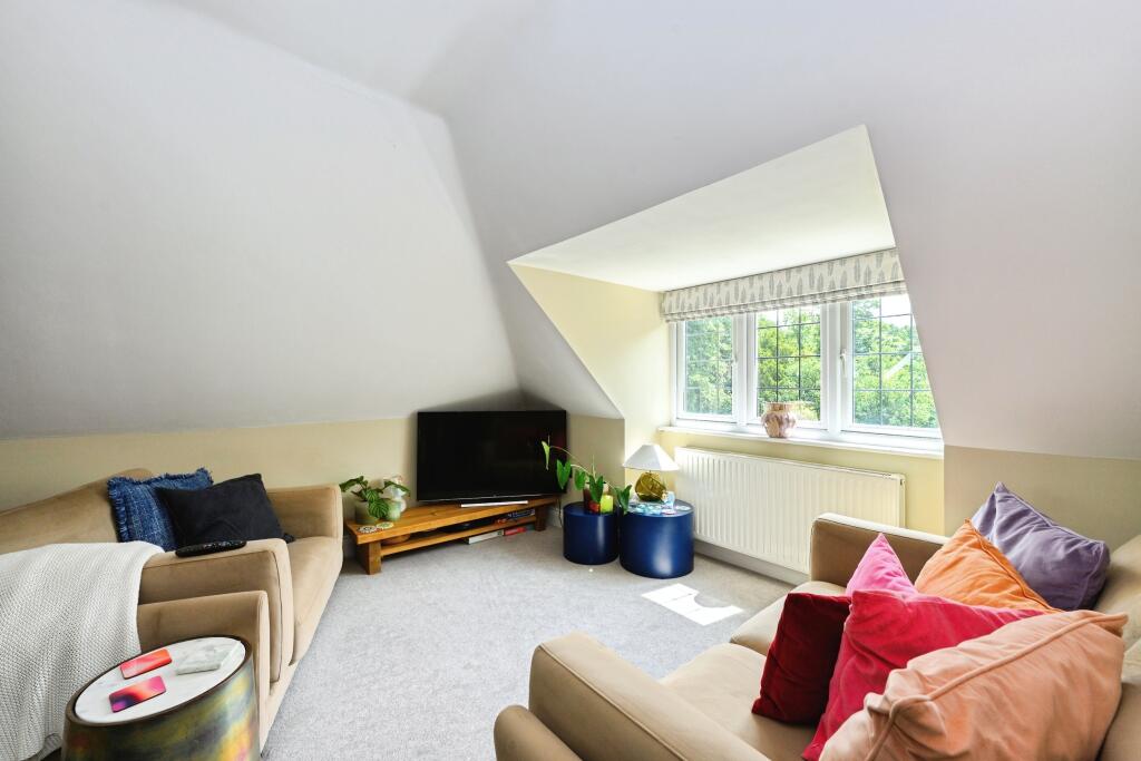 Apartment in Tandridge, Nutfield - View 5