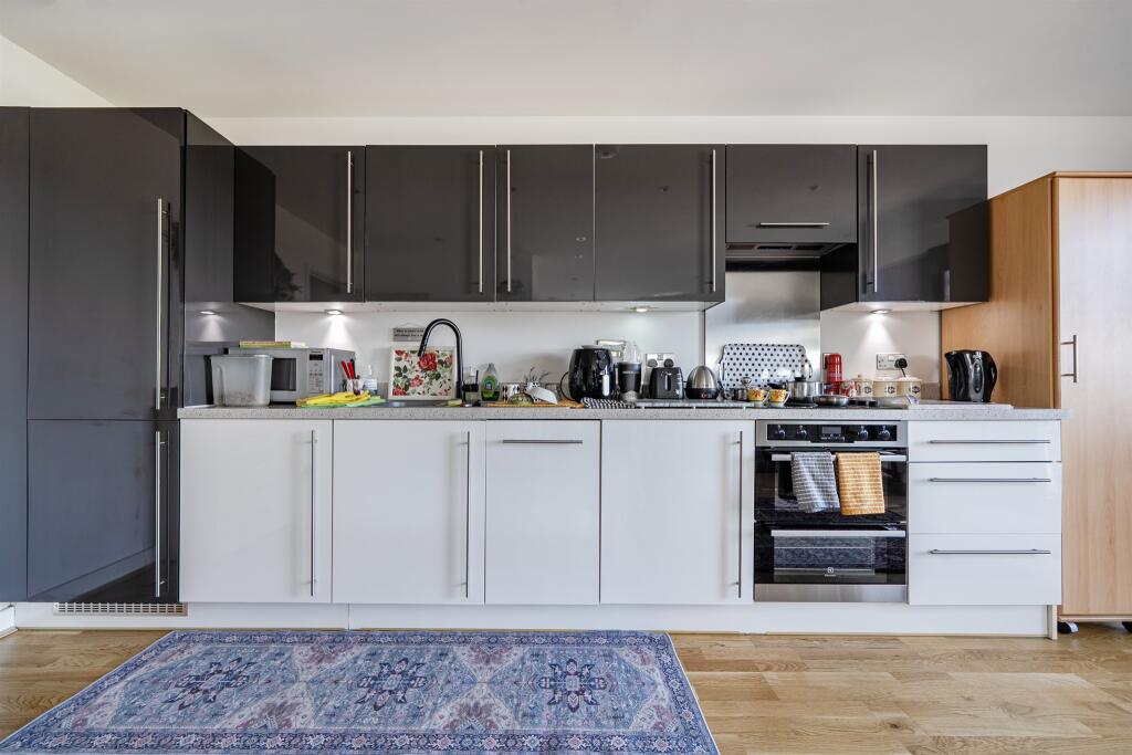 Apartment in Enfield - More