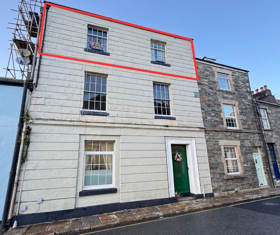 1-bed flat on West Street, Tavistock, PL19 8JZ, £120,000