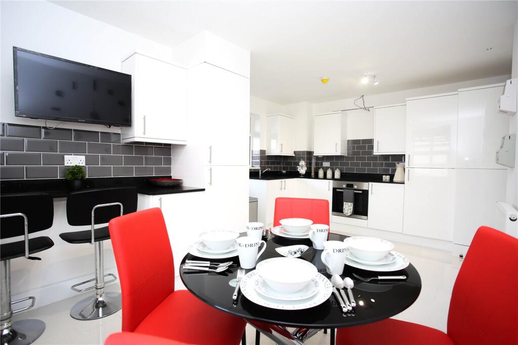 House in Luton - View 5