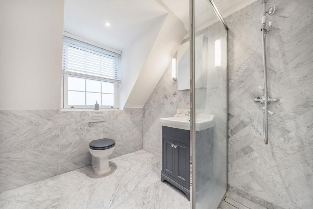 Apartment in Weybridge - More