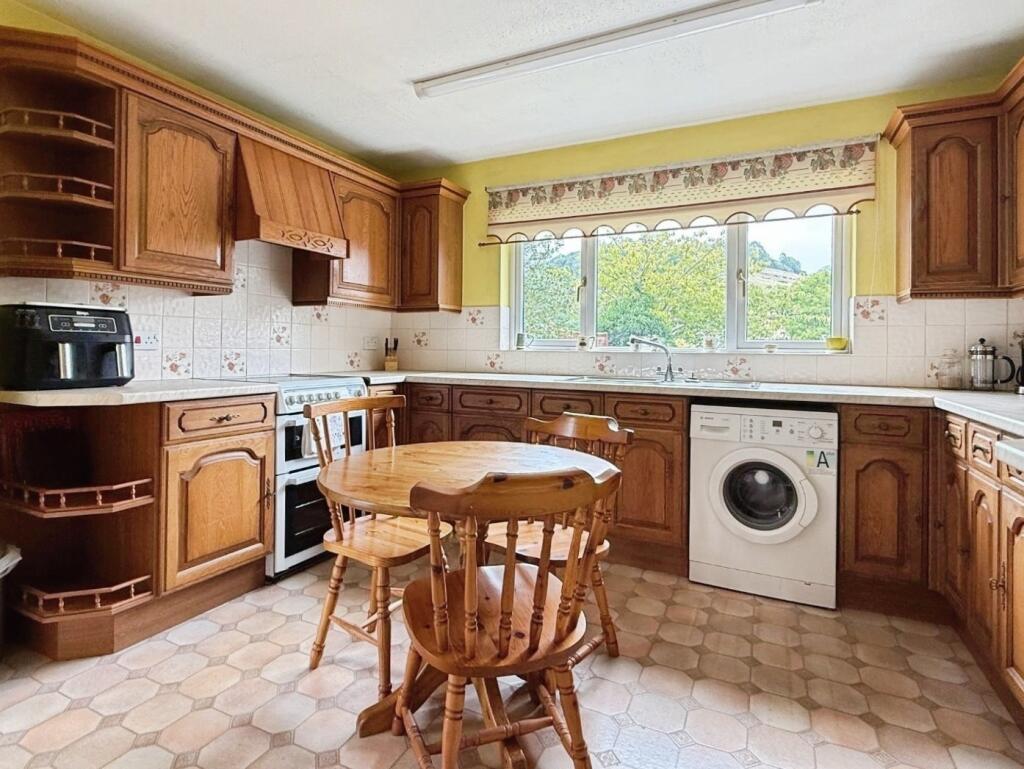 Lewiston Close, Brimscombe, Stroud photo 3