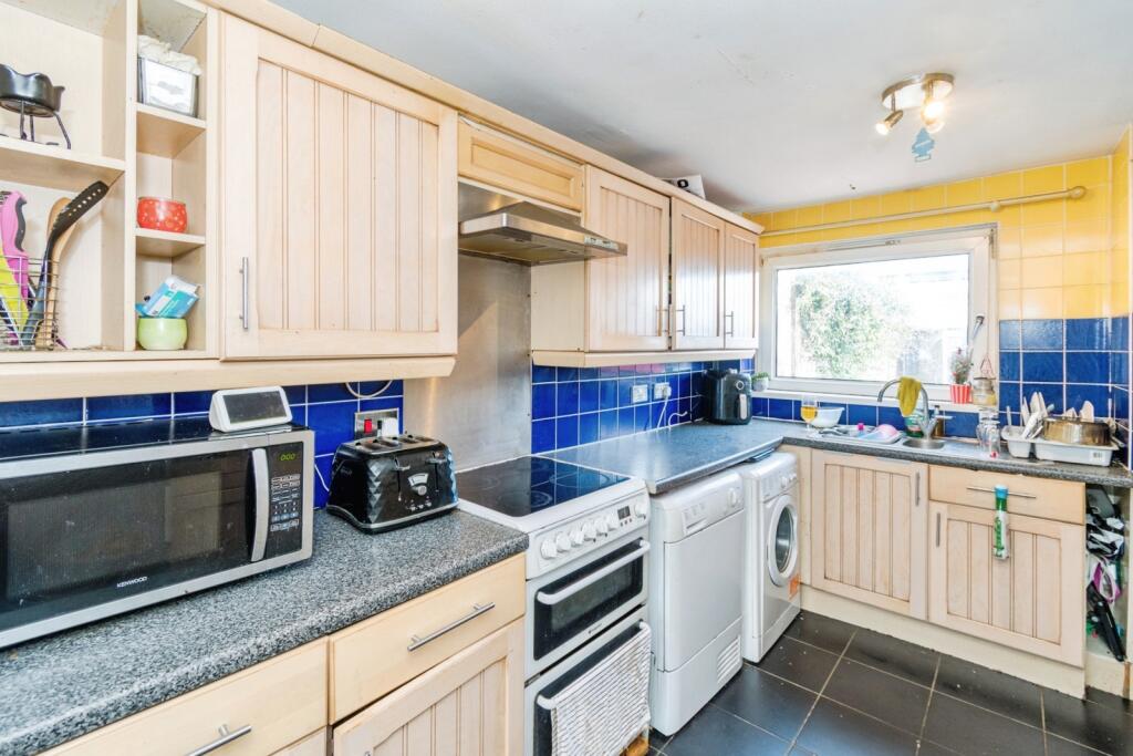 Brading Close, Bassett Green, Southampton, Hampshire, SO16 photo 2