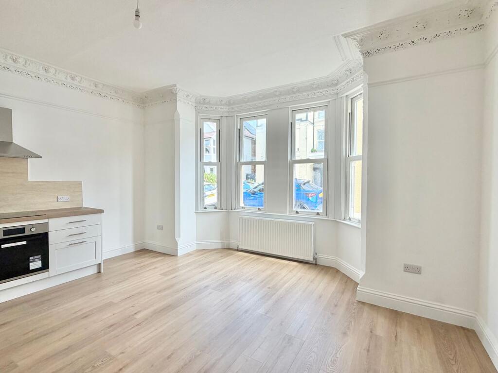 Apartment in Bexhill-on-Sea, Central - View 4