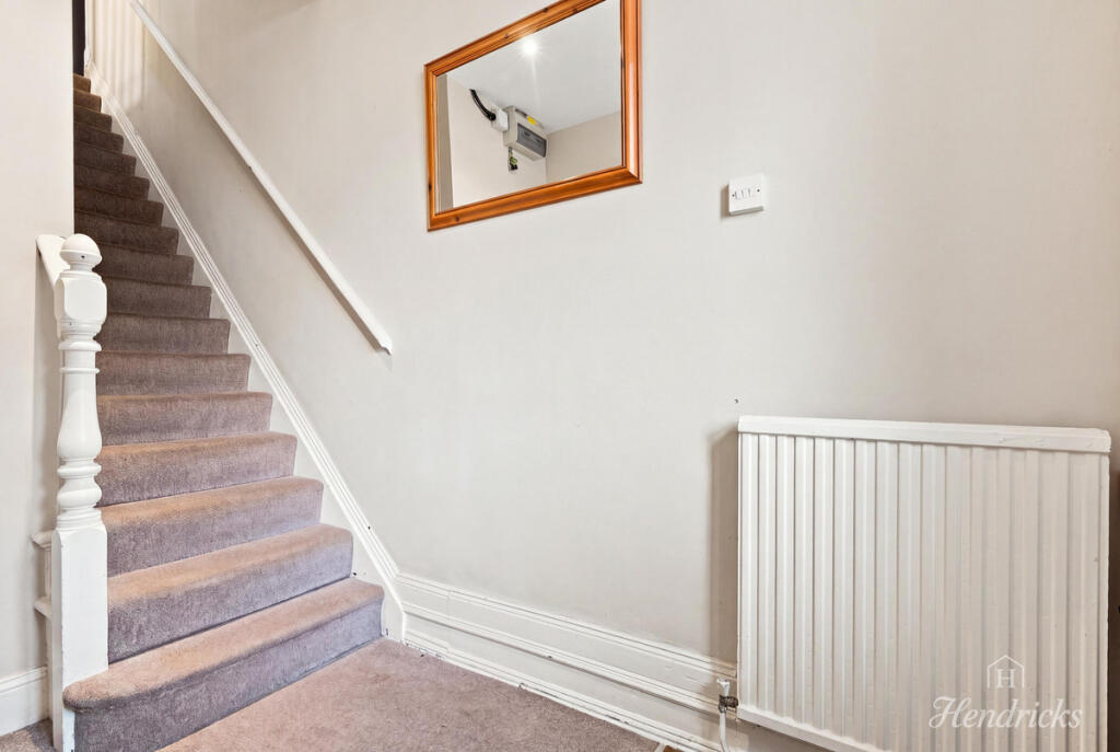 Apartment in Southend-on-Sea - More