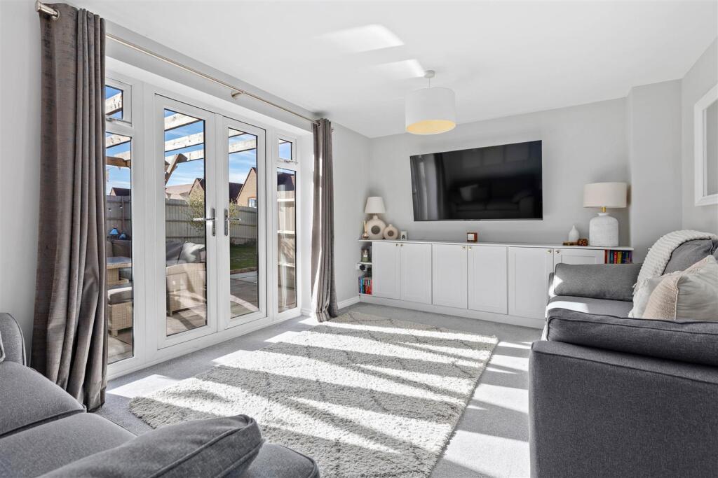 Hawthorn Croft, Stotfold SG5 4RT photo 4