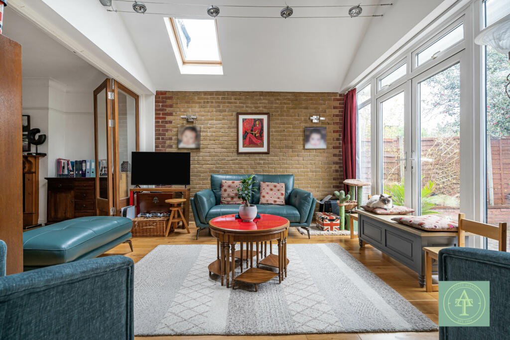 House in London, Winchmore Hill, Southgate - More
