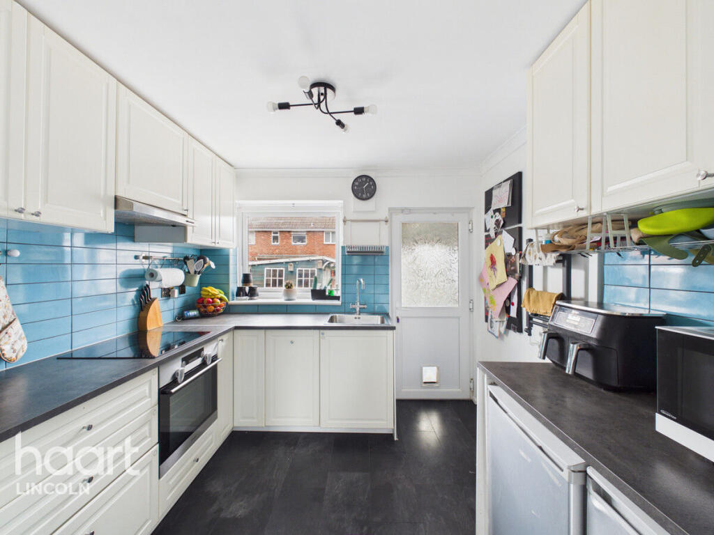 House in Lincoln, Lincolnshire - More