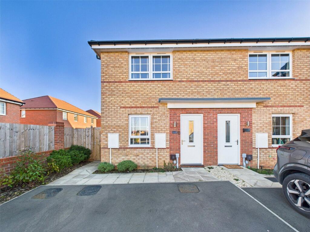 2-bed semi-detached on Harvest Mouse Hollow, Mansfield, Nottinghamshire, NG17, £200,000