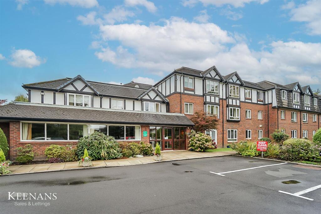 1-bed flat on Barton Road, Worsley, Manchester, £130,000