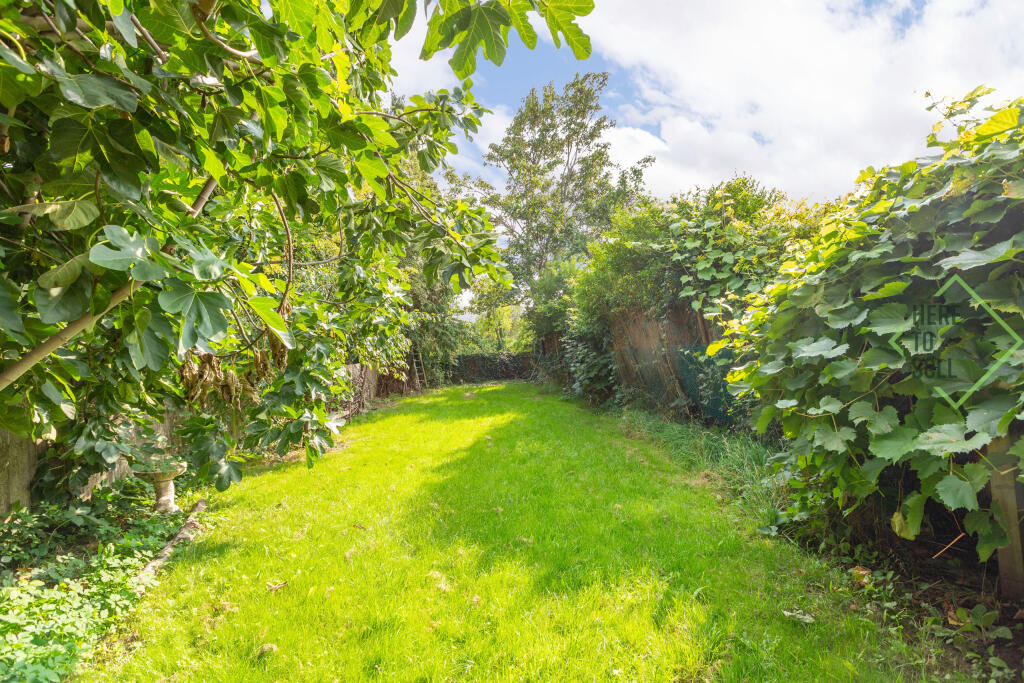 House in London, Friern Barnet - View 2
