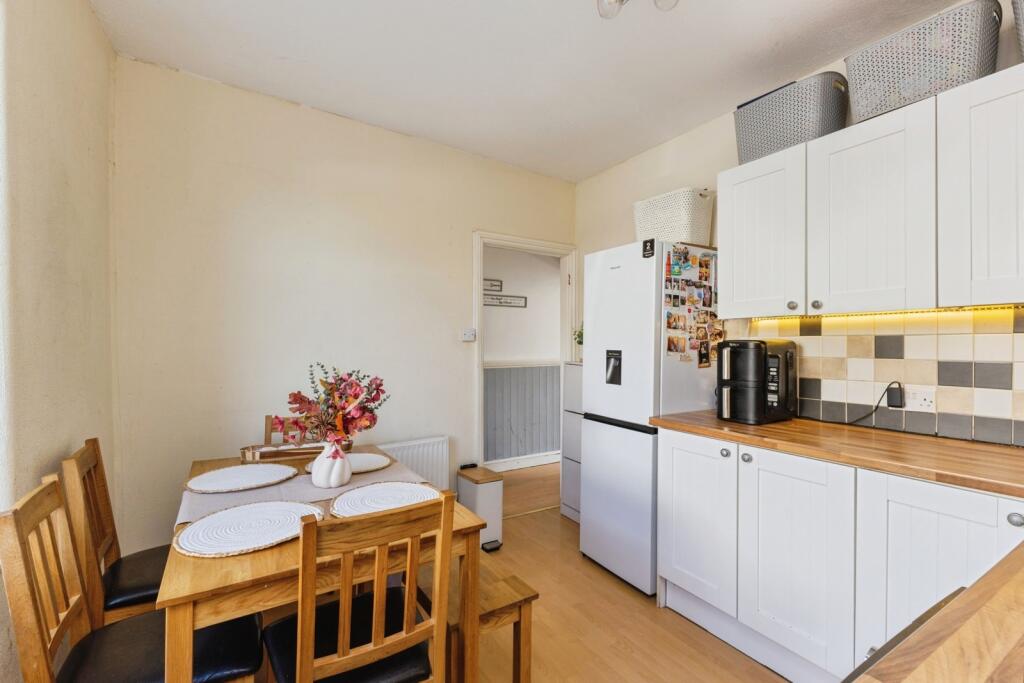 Apartment in Torquay, Torbay - View 5