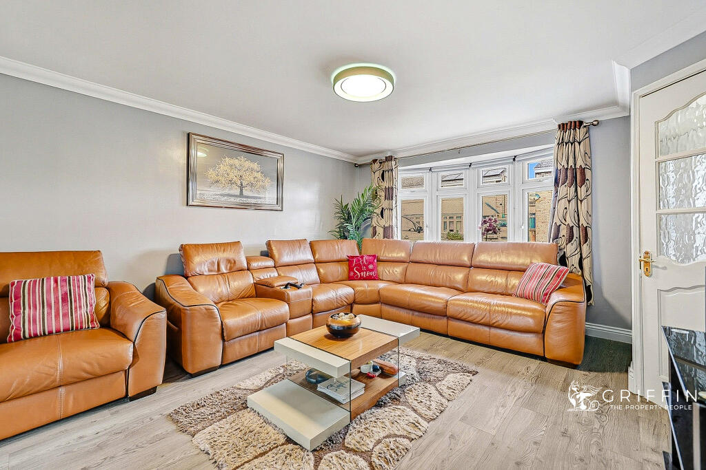House in Romford - More