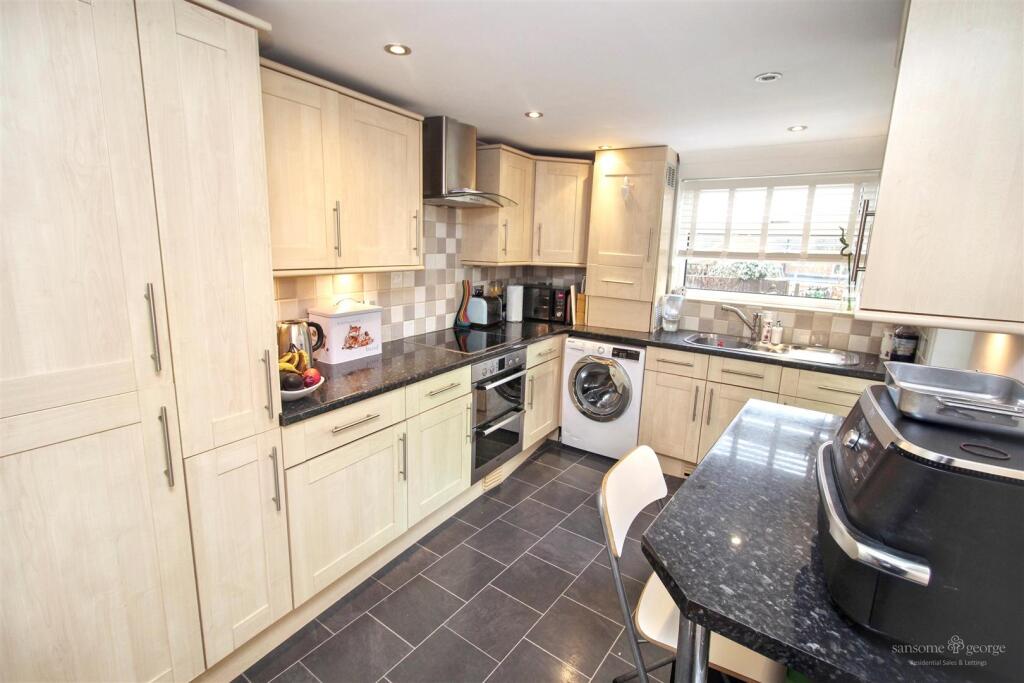 Kirkfell Close, Tilehurst, Reading – pohled 3