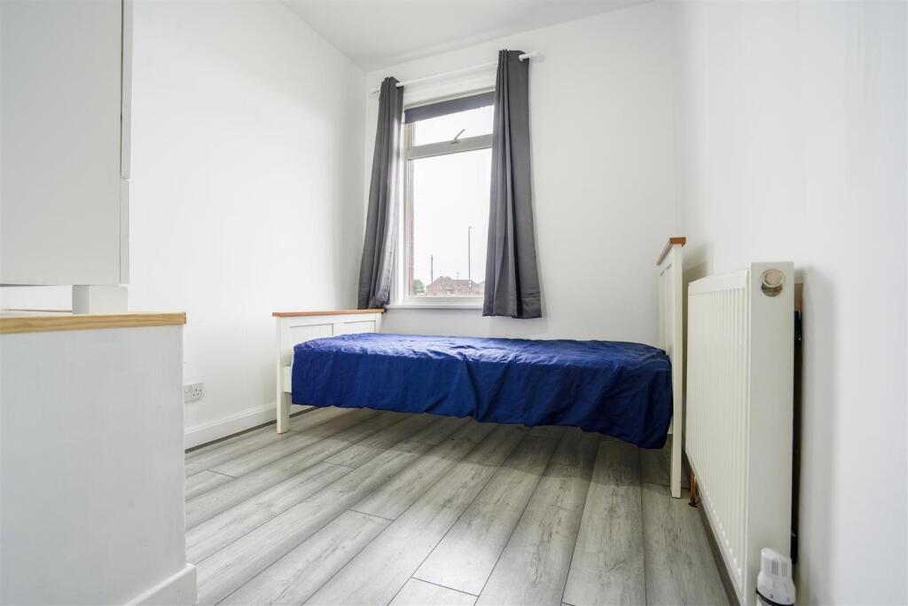 Apartment in North Shields, Chirton - View 5
