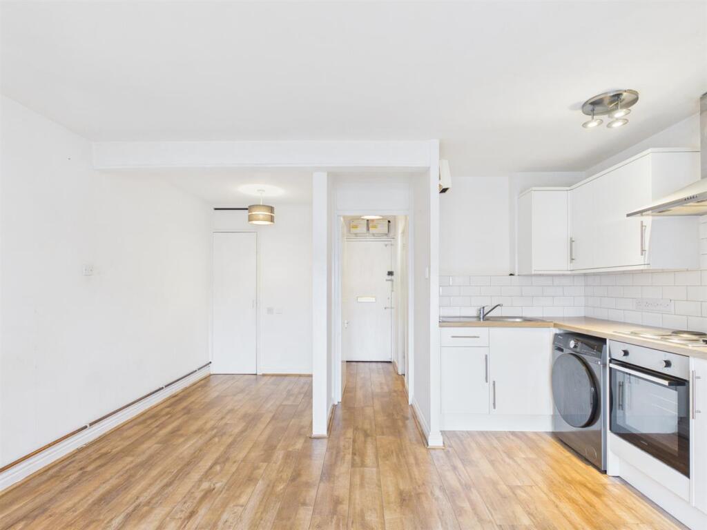 Apartment in Warwick, Royal Leamington Spa - View 5