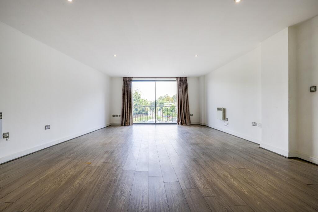 Apartment in Chatham, Luton - View 4