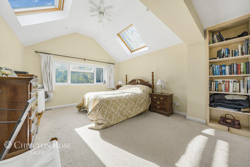 House in Slough, Taplow - View 4
