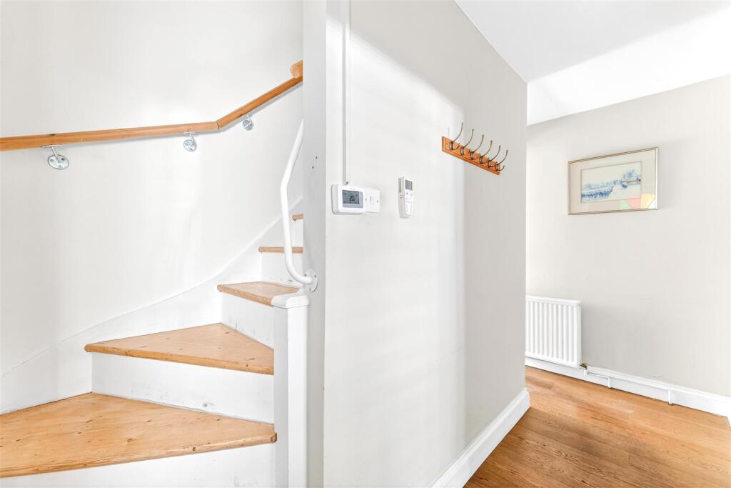 House in London, Walthamstow Village, Walthamstow - View 5