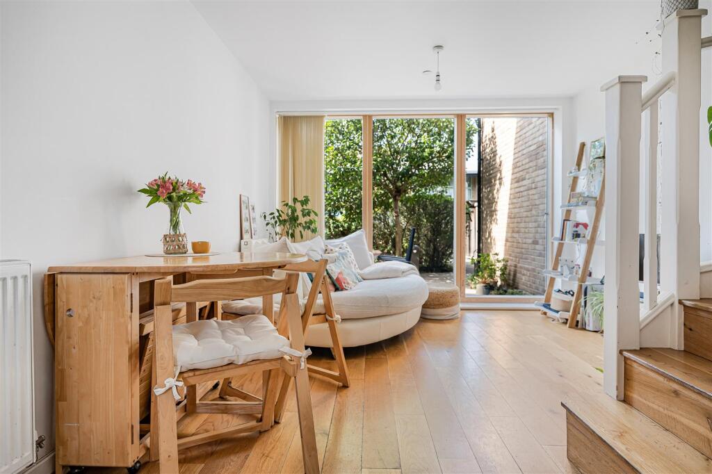 House in Cambridge - More