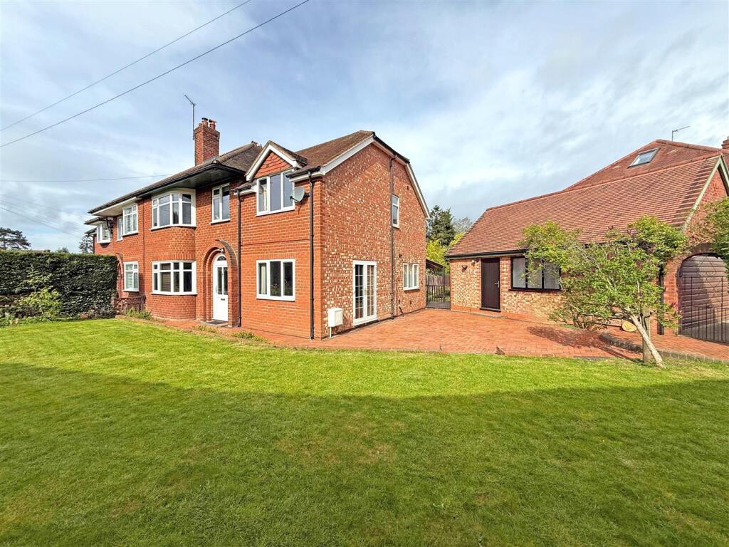 4-bed semi-detached on Sutton Grove, Shrewsbury, £450,000