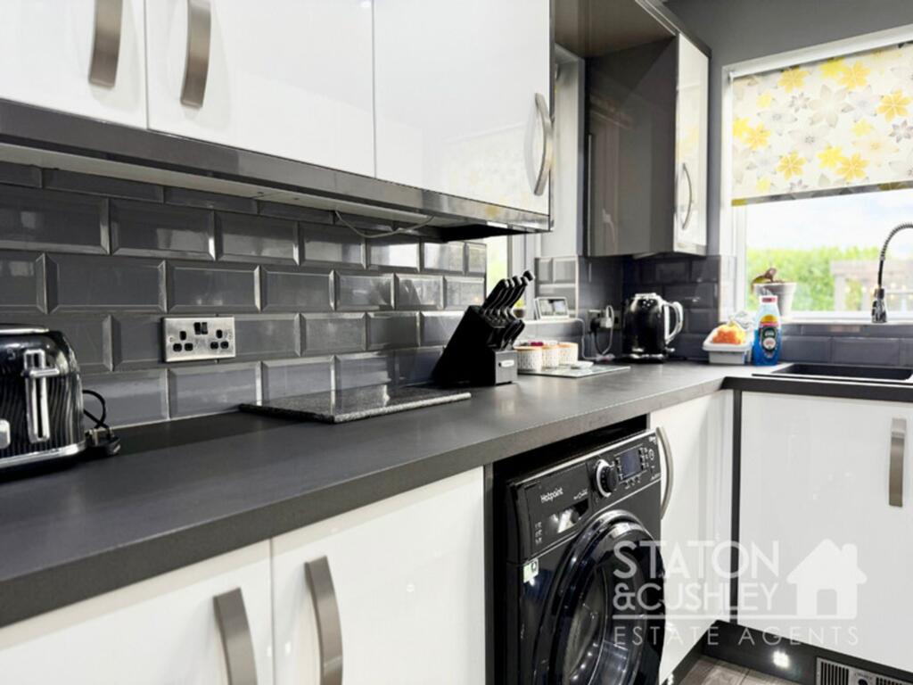 House in Mansfield, Warsop - More