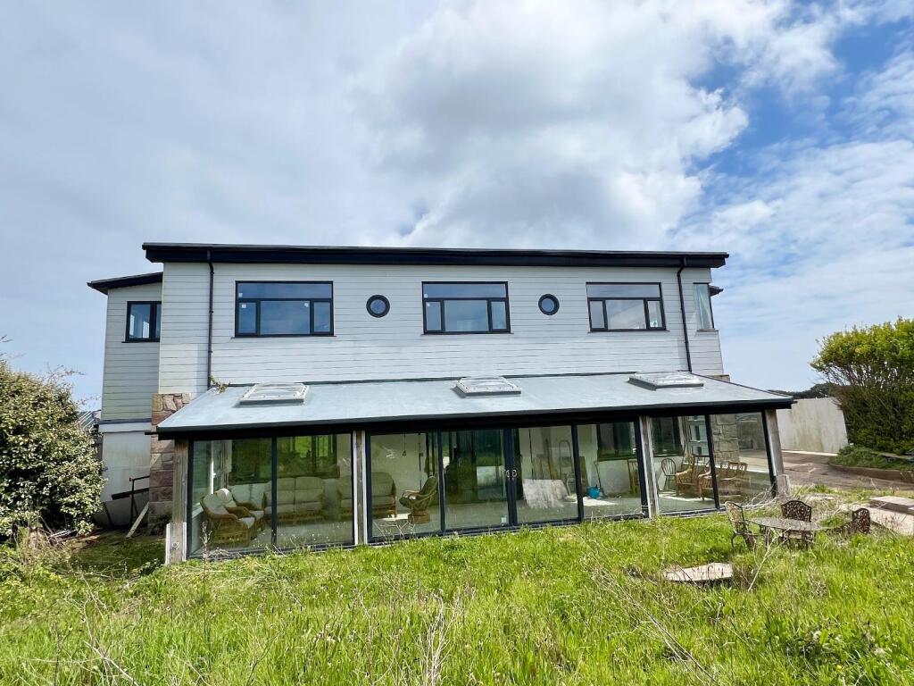 5-bed detached on Les Rochers, Valongis, Alderney, £998,750