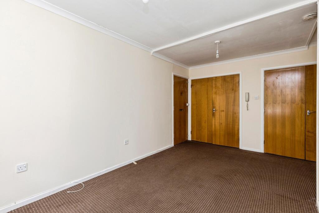 Apartment in Crawley, West Sussex - More