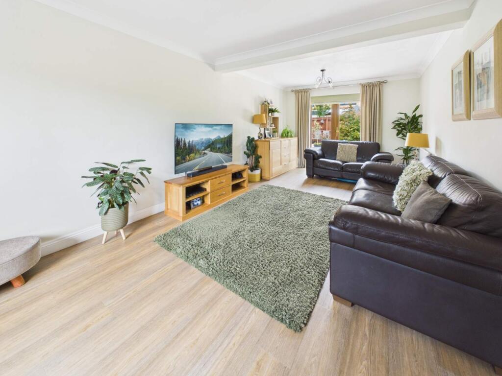 House in Cardiff. CF14, Rhiwbina - View 2