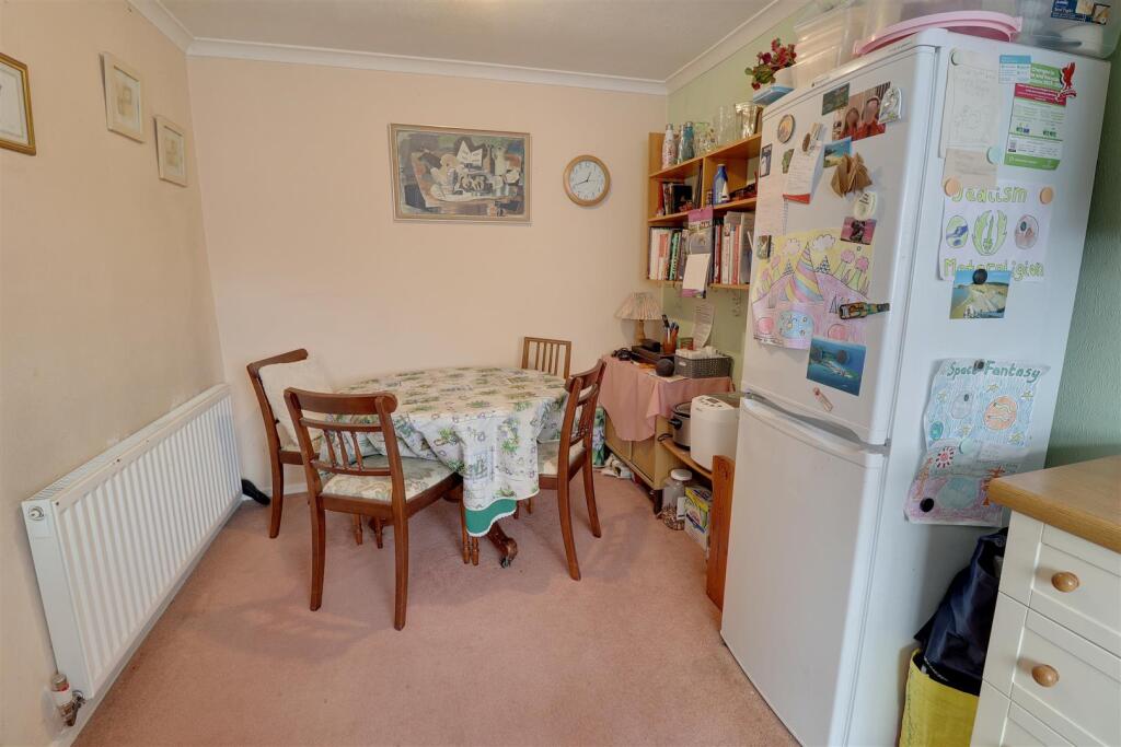 Unwin Road, Cheltenham photo 4