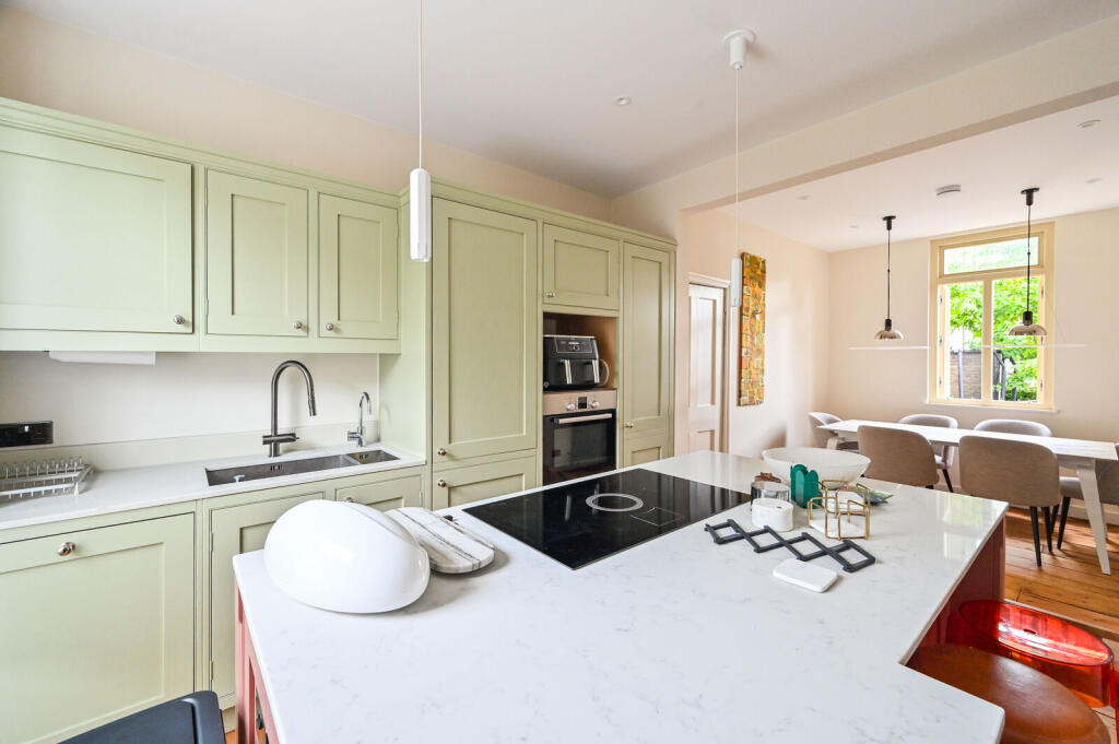 House in London - View 5