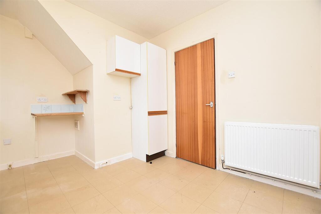 House in Llandudno, Cefn - View 5