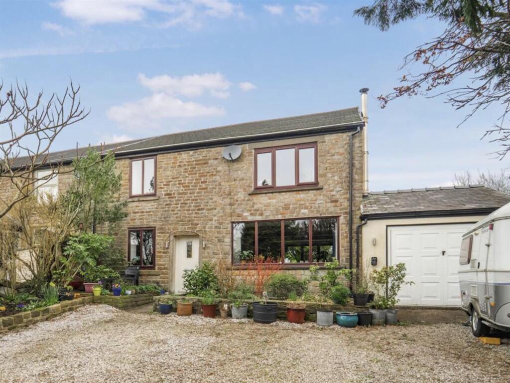 3-bed house on Green Row, Livesey, Darwen, £325,000