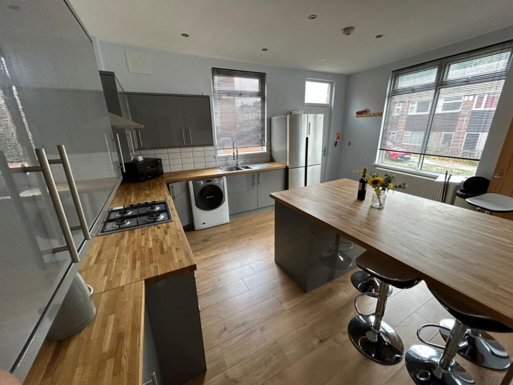 House in Leeds - View 2