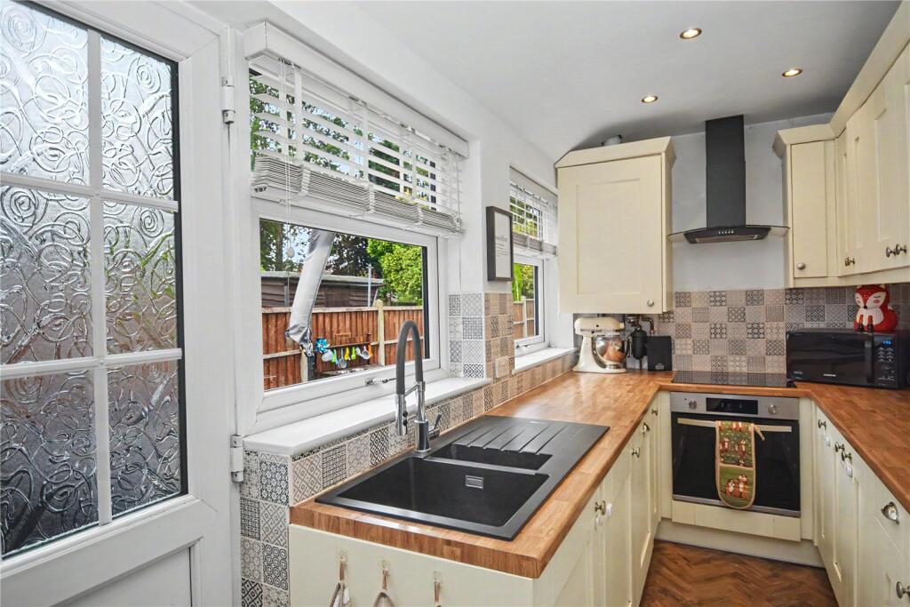 House in Wakefield, Outwood - View 3