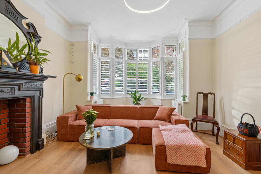 Apartment in Croydon - View 5