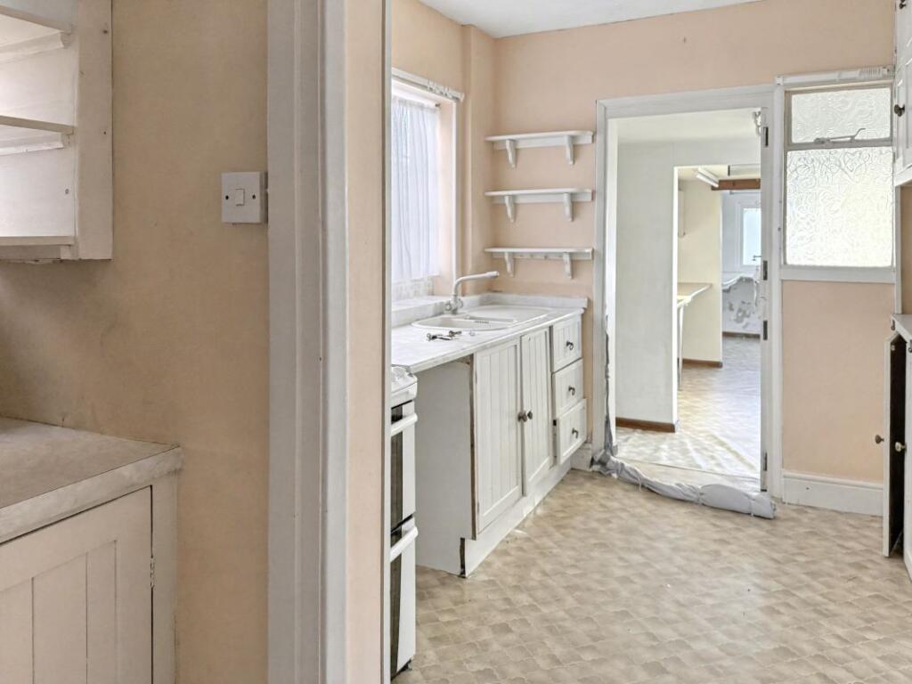 Additional image 7 of 28 Housman Close, Bromsgrove, B60 3LY