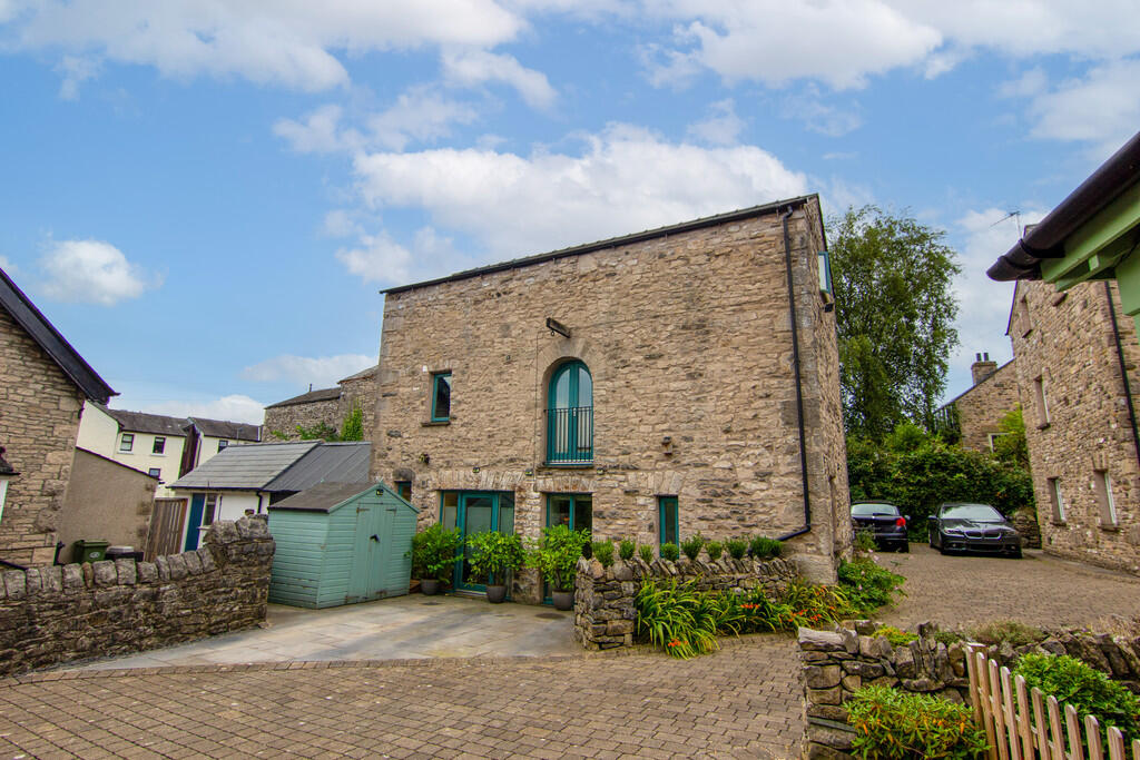 Main image of property: The Old Coach House, Yard 143 Stricklandgate, Kendal, LA9 4RF