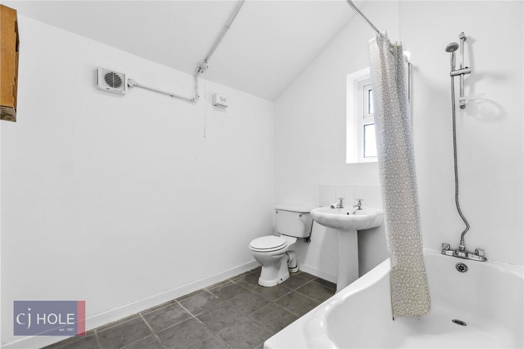 5 bedroom terraced house for rent
