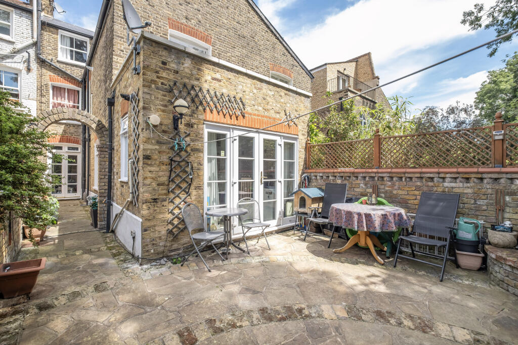 House in London - View 5