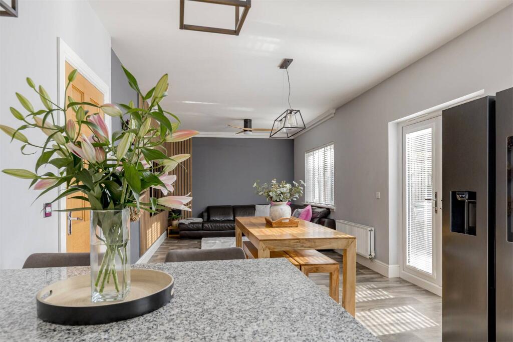 Alder Walk, East Calder, Livingston, West Lothian, EH53 photo 4