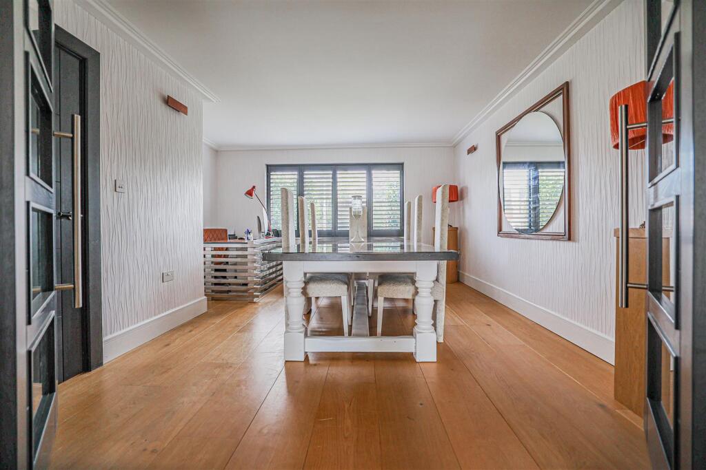 House in Hemel Hempstead, Leverstock Green - View 6