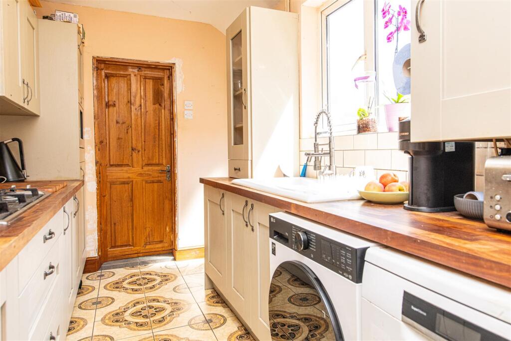 House in Burton Latimer - View 4