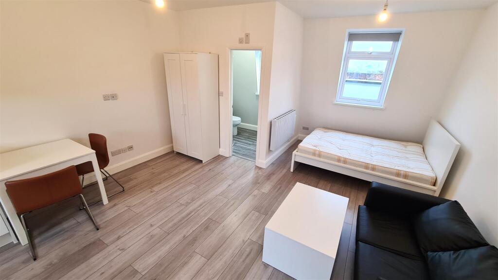 Studio flat for rent