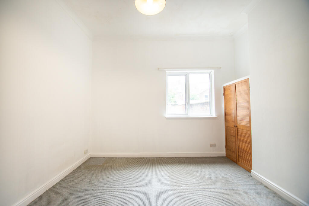 Apartment in Hull, Avenues - View 5
