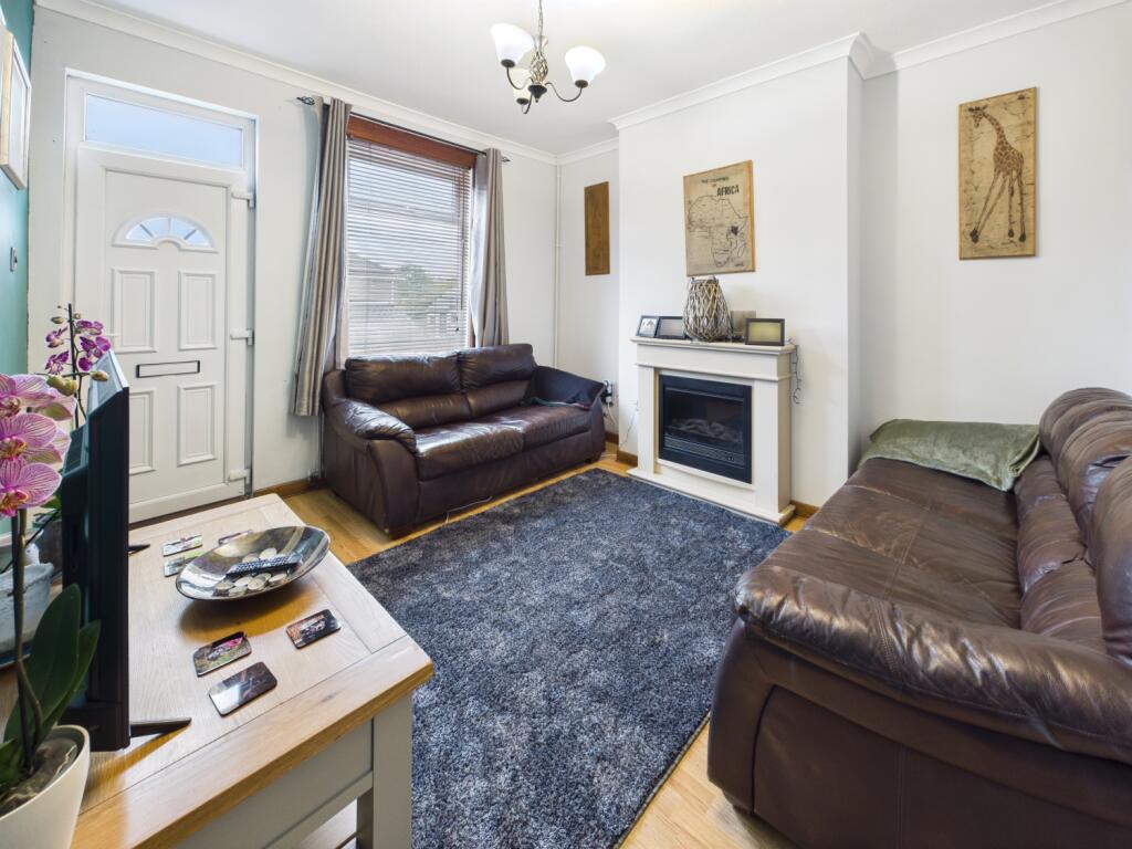 House in Chesterfield, Derbyshire - View 5