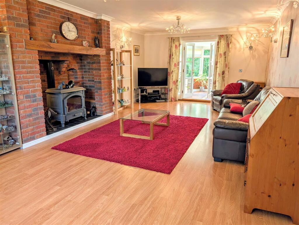 4 The Paddocks, Poynton Road, Shawbury, Shrewsbury, SY4 4NQ photo 2