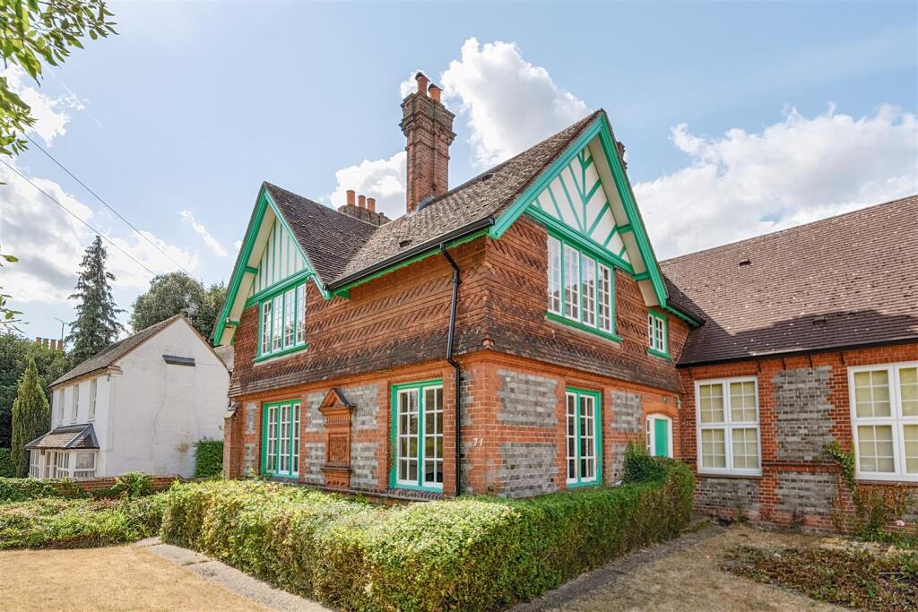 Main image of property: London Road, Twyford, Reading, Berkshire, RG10