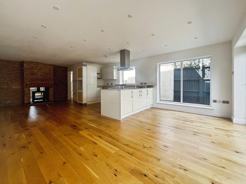 House in Slough, Burnham - View 3