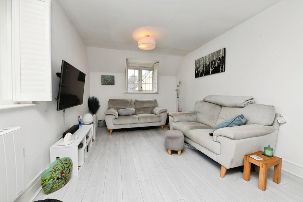 Apartment in Brentwood, Essex - View 3